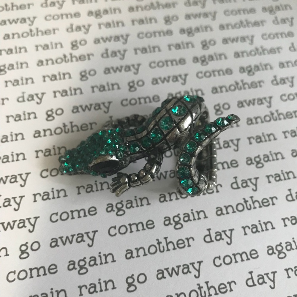 Alligator ring